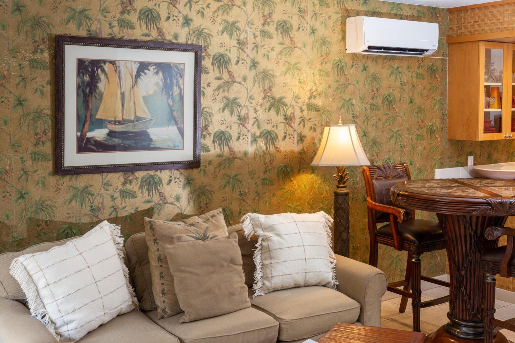 Lotus Suite, 1 Bedroom, Sleeps 4, Pool & Bbq, Pre-Renovation Summer Sale キヘイ エクステリア 写真